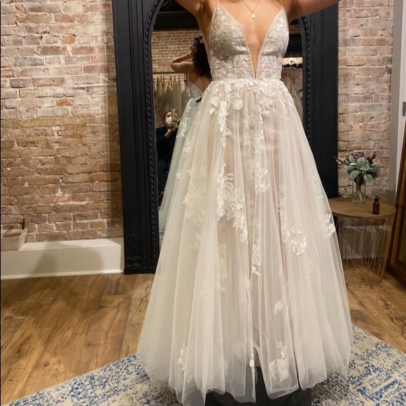 BRAND NEW NEVER WORN! Beautiful Watters wedding dress size 8 - Picture 3 of 5